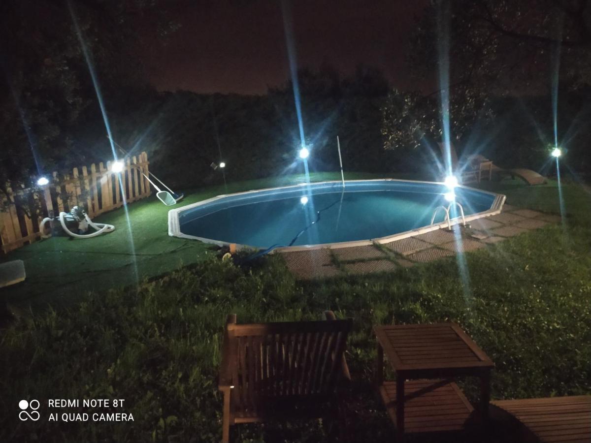 Il Borgo Dei Pini Apartment วินชี ภายนอก รูปภาพ