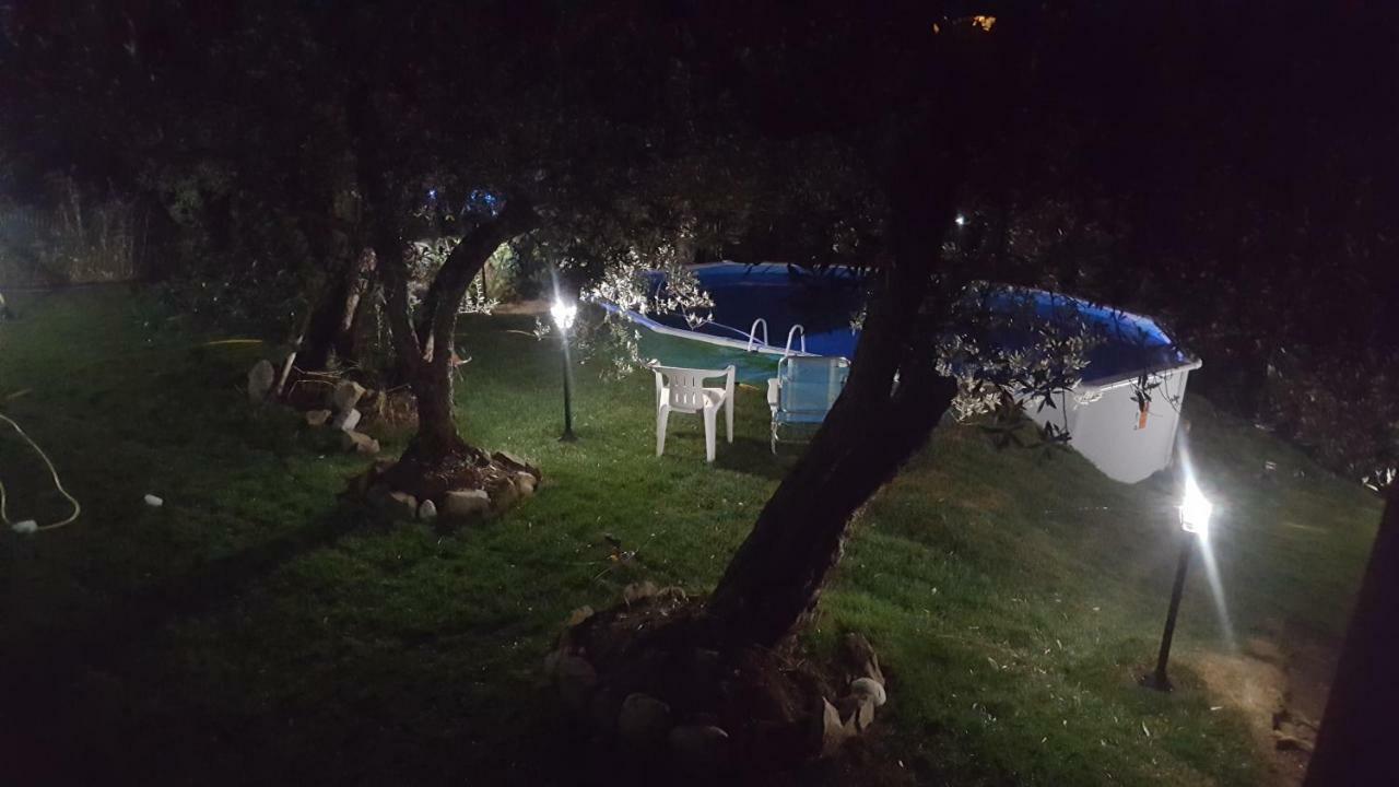 Il Borgo Dei Pini Apartment วินชี ภายนอก รูปภาพ